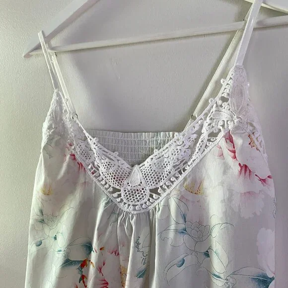 Papinelle Nightgown, NWT, Floral Pattern. - Picture 4 of 5